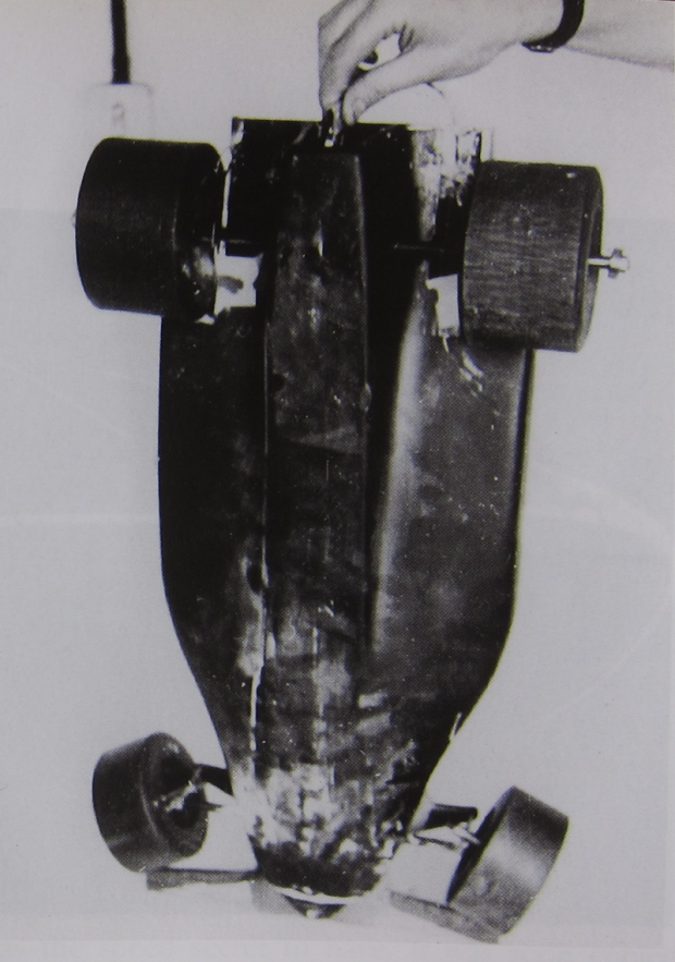 Det er i sagens natur bunden af en ground effect-bil, det er mest interessant, og BRMs 1969-model så således ud.