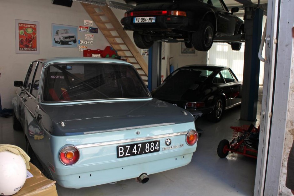 Fantastisk garage – øh, og legesagerne inde i garagen er da også temmelig fantastiske…