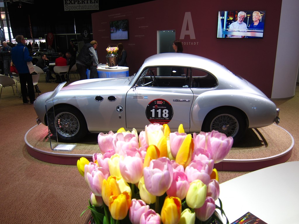 Cisitalia 202 Gran Sport. Det moderne klistermærke klæder den ikke.