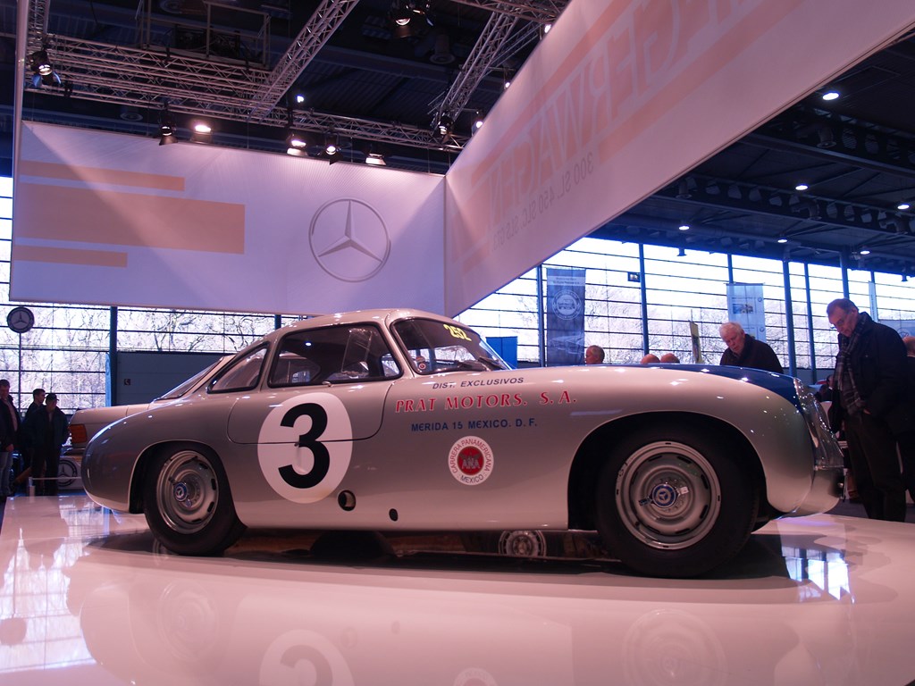 Tænk lidt over den fem år yngre Cisitalia og så denne 300 SL.