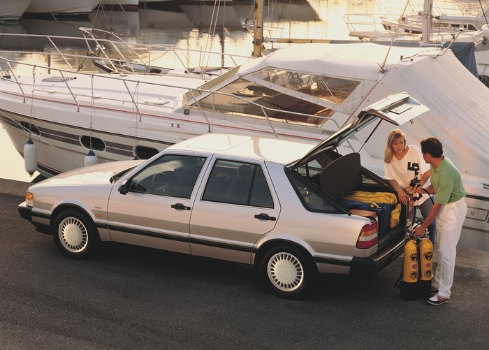Så bliver det ikke mere moderne: 1984 SAAB 9000 med 175 turbo-16-heste fra en tolitersmotor.