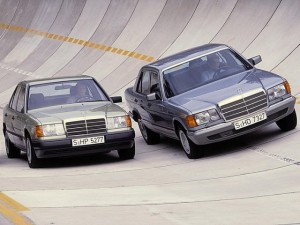 Alle snakker den lille W124, men se lige hvor meget mere man får i W126 - til højre.
