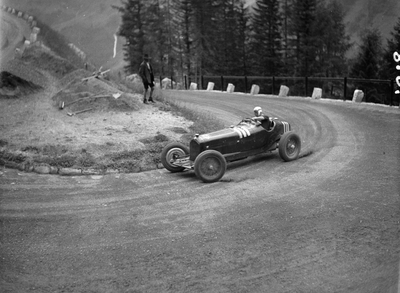 Vinderen af det første løb i 1935, Mario Tadini i Alfa Romeo P3.
