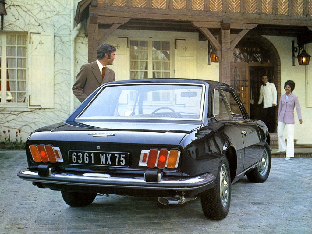 De første aftapninger af cabriolet- og coupémodellerne havde nogle meget karakteristiske baglygter som åbenbart har været inspiration for den nye model 108.