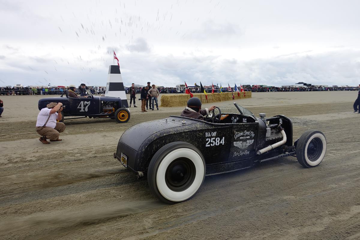 Dragracing på sand er et genialt koncept!