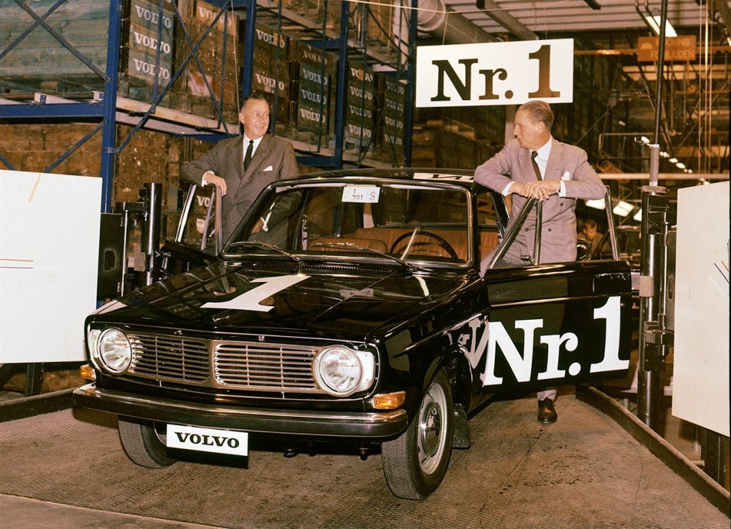 Kl. 9:30 den 19. august 1966 kørte nr. 1 af samlebåndet. Volvochefen, Gunnar Engellau, sad ved rattet. Den tekniske direktør, Svante Simonsson, var passager.