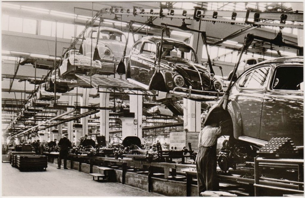 Millioner af VW type 1 løb af samlebåndene op gennem 50’erne og 60’erne. I 1972 overhalede man Ford T i produktionstal, men da var der for længst gået Ford T i VWs produktion.