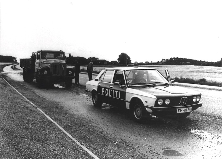 BMW 525 var en både hurtig og hårdfør patruljevogn. Efterfølgeren 525i kunne runde 200 km/t.